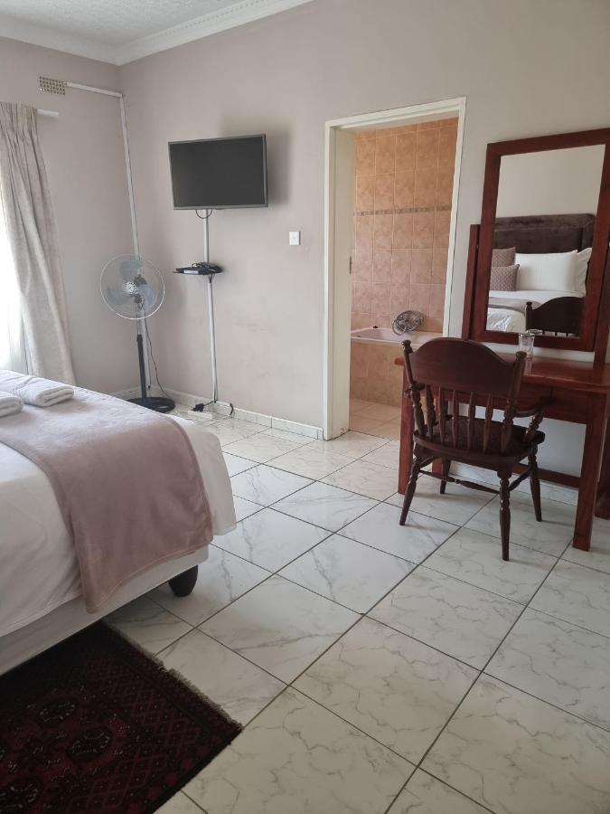 Palm Villa Хараре Экстерьер фото